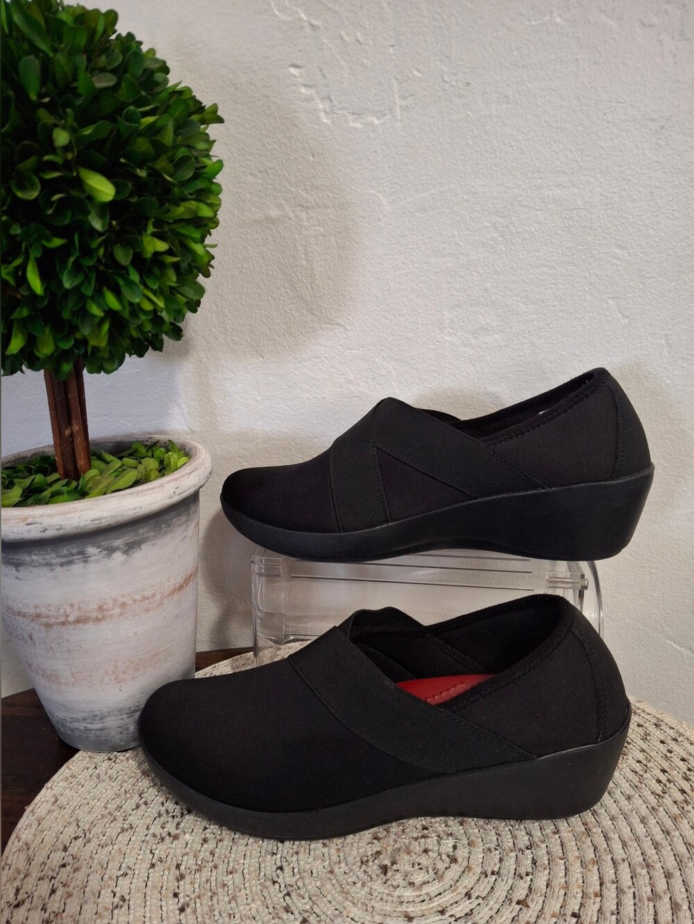 Crocs Busy Day Comfort  Slip-On Shoes for Women Size 8.